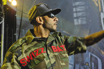 Swizz Beatz pointing in camo jacket